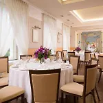 Hotel Radisson Old Town 4*