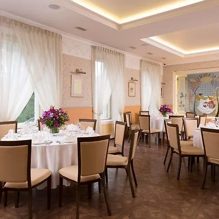 Radisson Old Town Готель