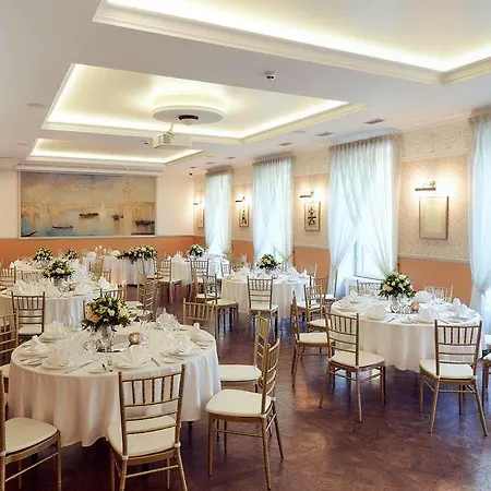 Radisson Old Town 酒店