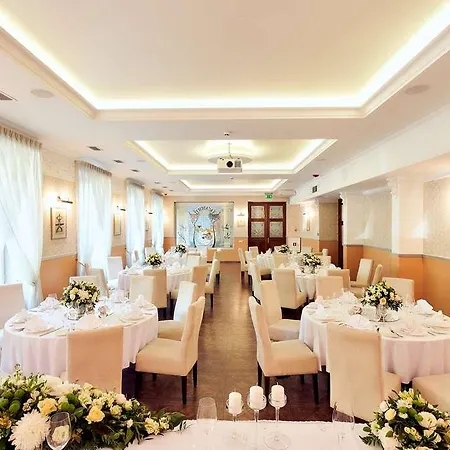 Radisson Old Town 4*