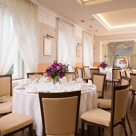 酒店 Radisson Old Town 4*