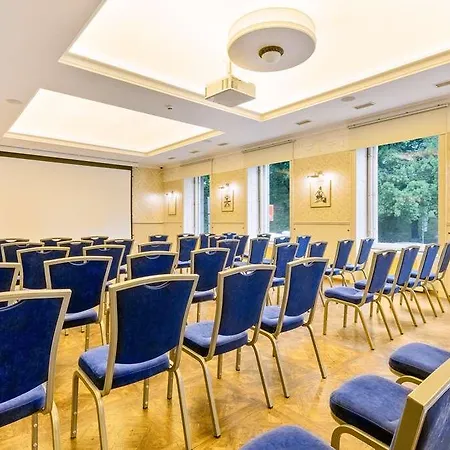 Radisson Old Town 酒店 4*