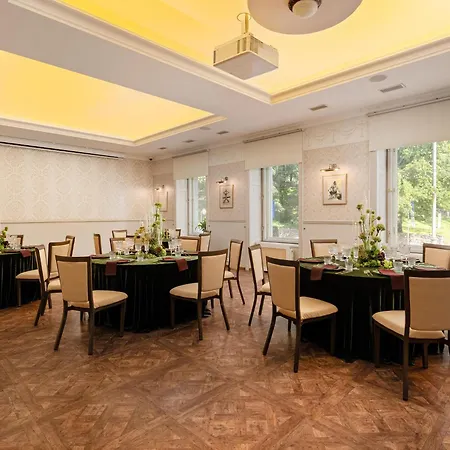 Radisson Old Town 4*