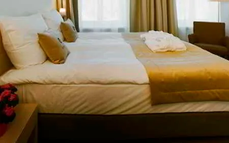 Radisson Old Town 4*